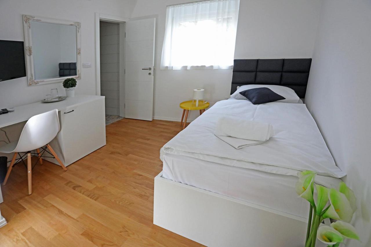 Home Apartmani I Sobe Osijek Eksteriør billede
