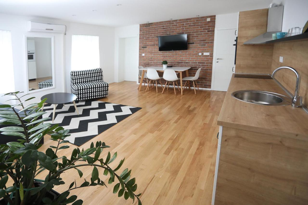 Home Apartmani I Sobe Osijek Eksteriør billede