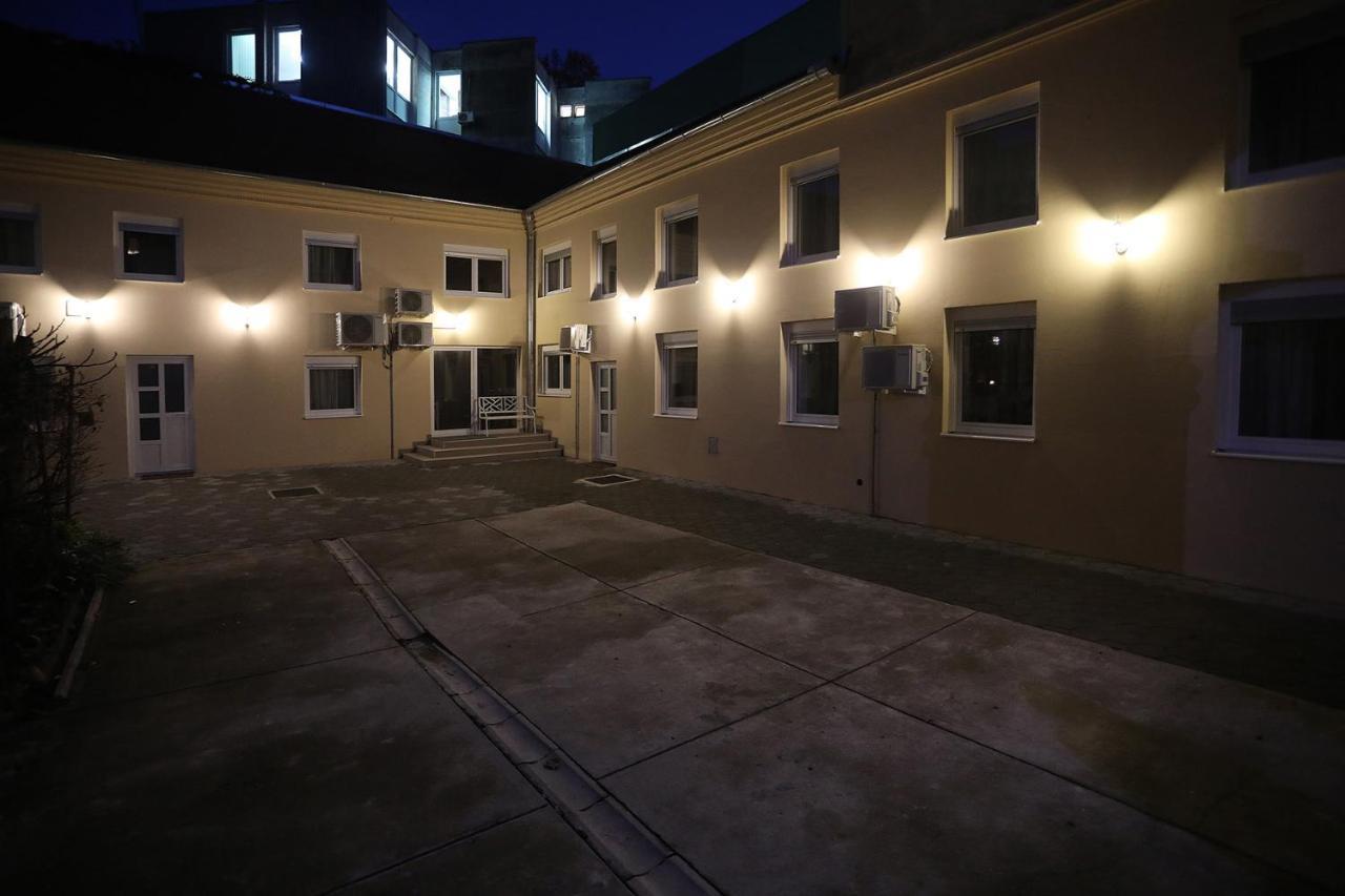 Home Apartmani I Sobe Osijek Eksteriør billede