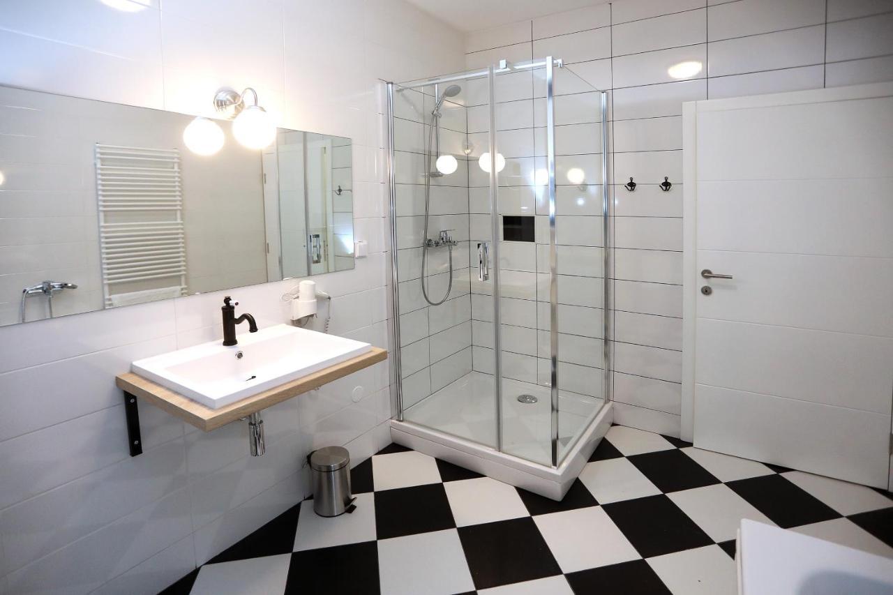 Home Apartmani I Sobe Osijek Eksteriør billede