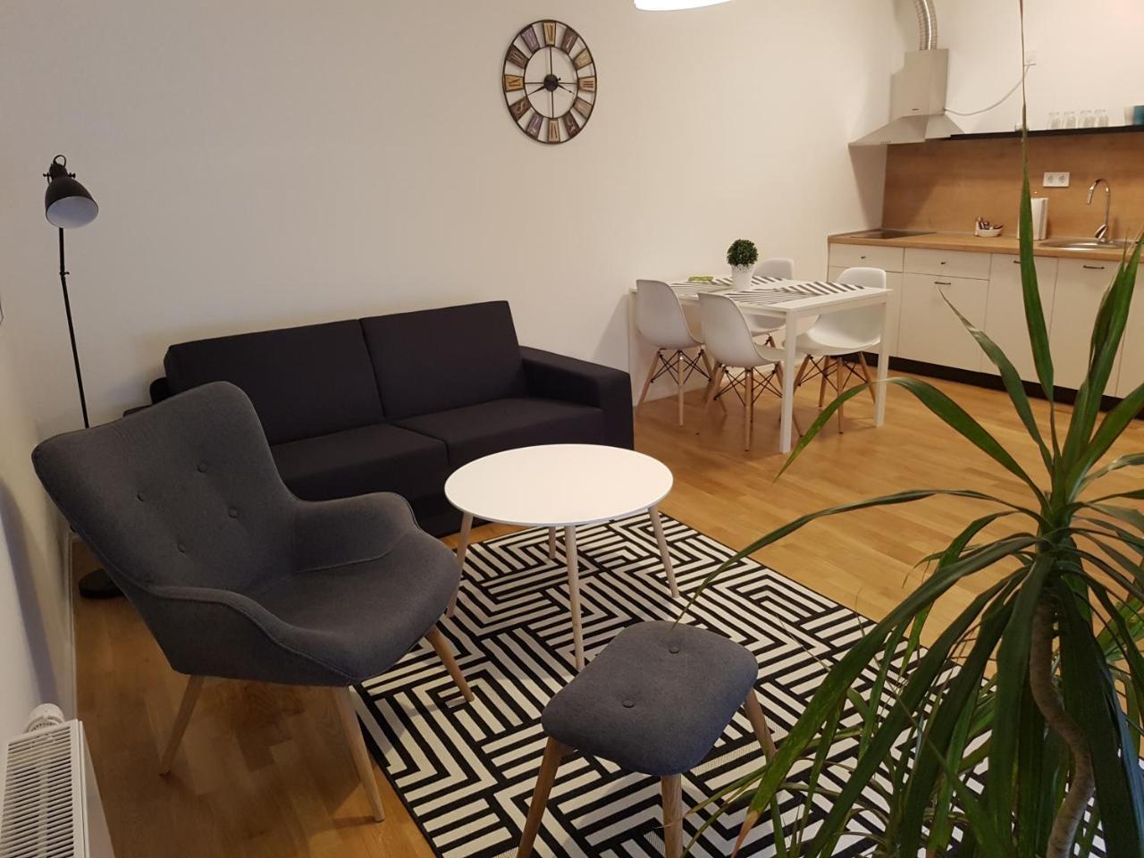 Home Apartmani I Sobe Osijek Eksteriør billede