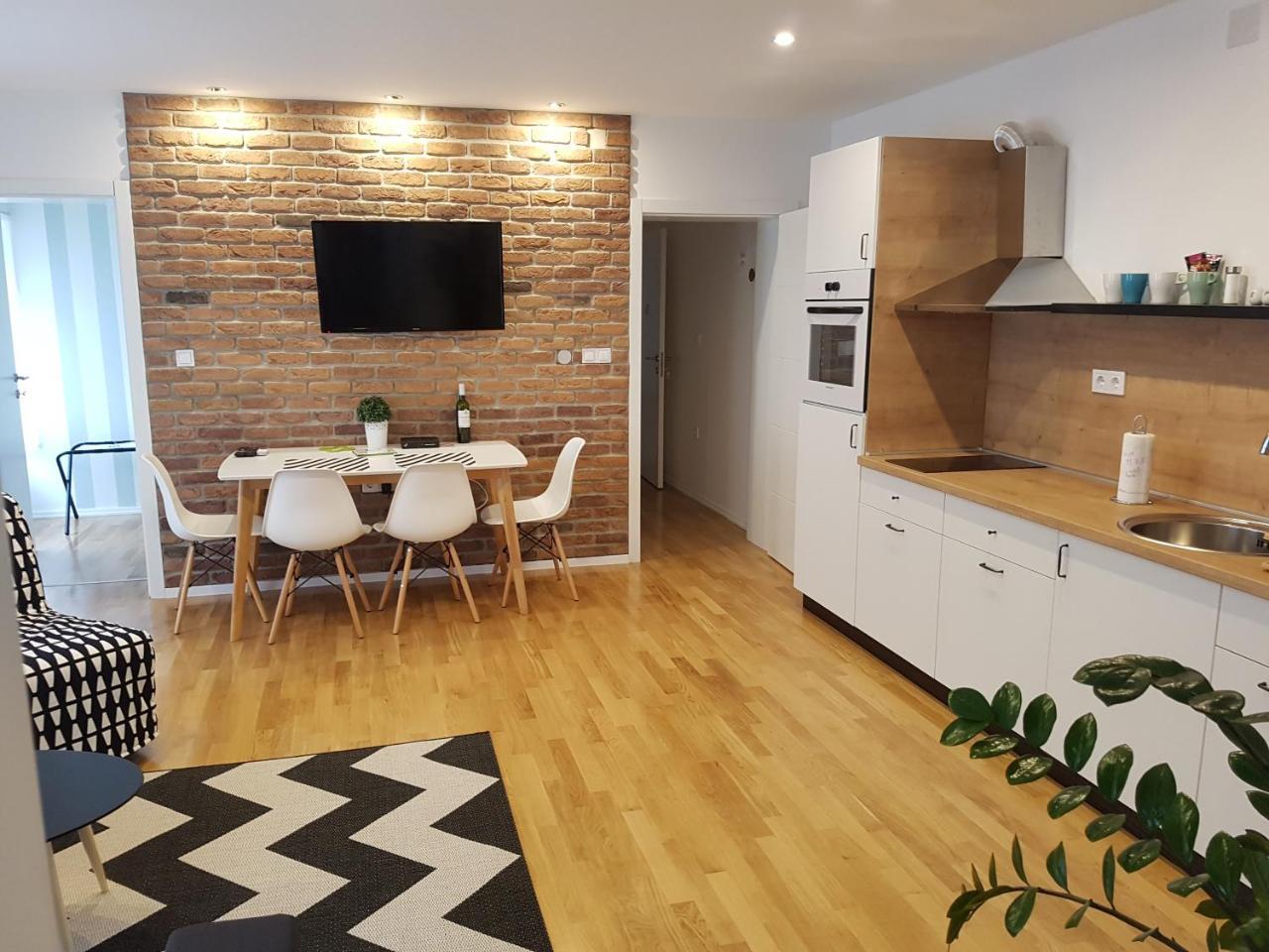 Home Apartmani I Sobe Osijek Eksteriør billede
