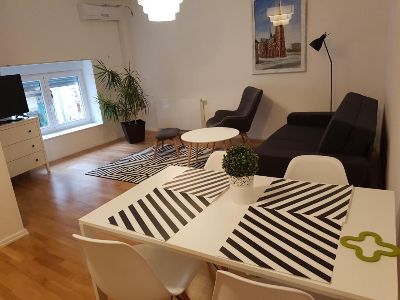 Home Apartmani I Sobe Osijek Eksteriør billede