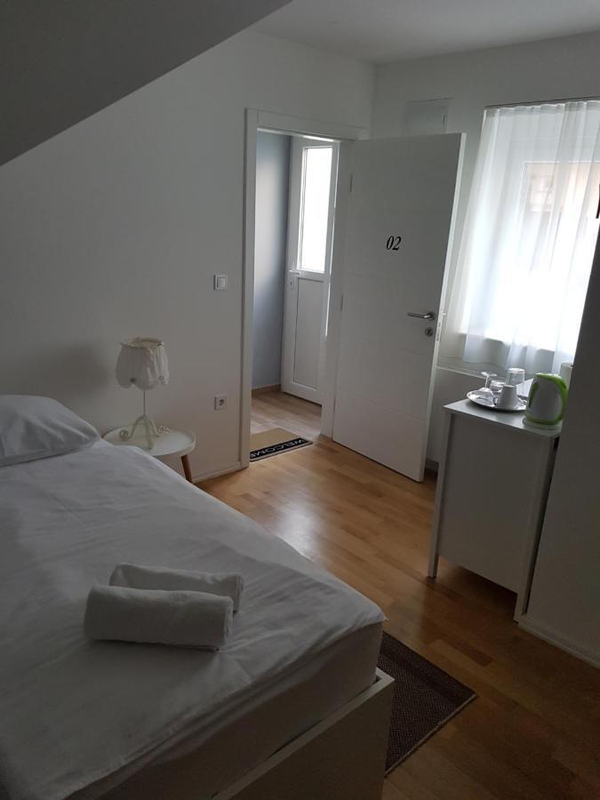 Home Apartmani I Sobe Osijek Eksteriør billede